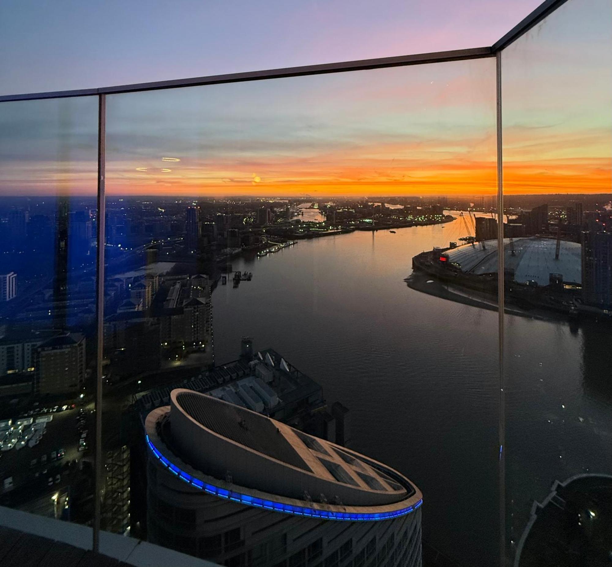 Luxury Modern 2 Bed Flat With Balcony And City View - Canary Wharf City Center Londres Extérieur photo